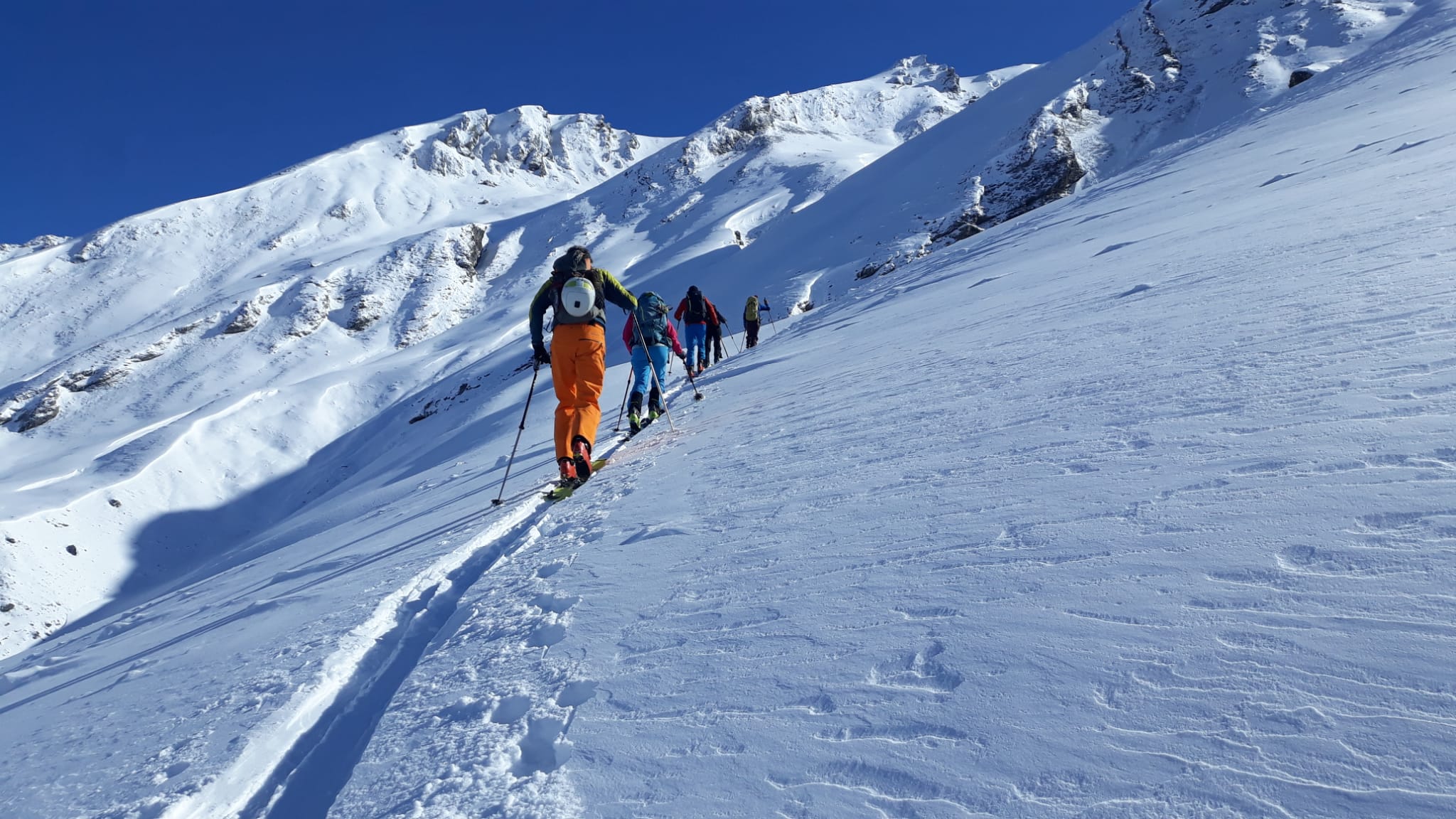 scialpinisti in salita