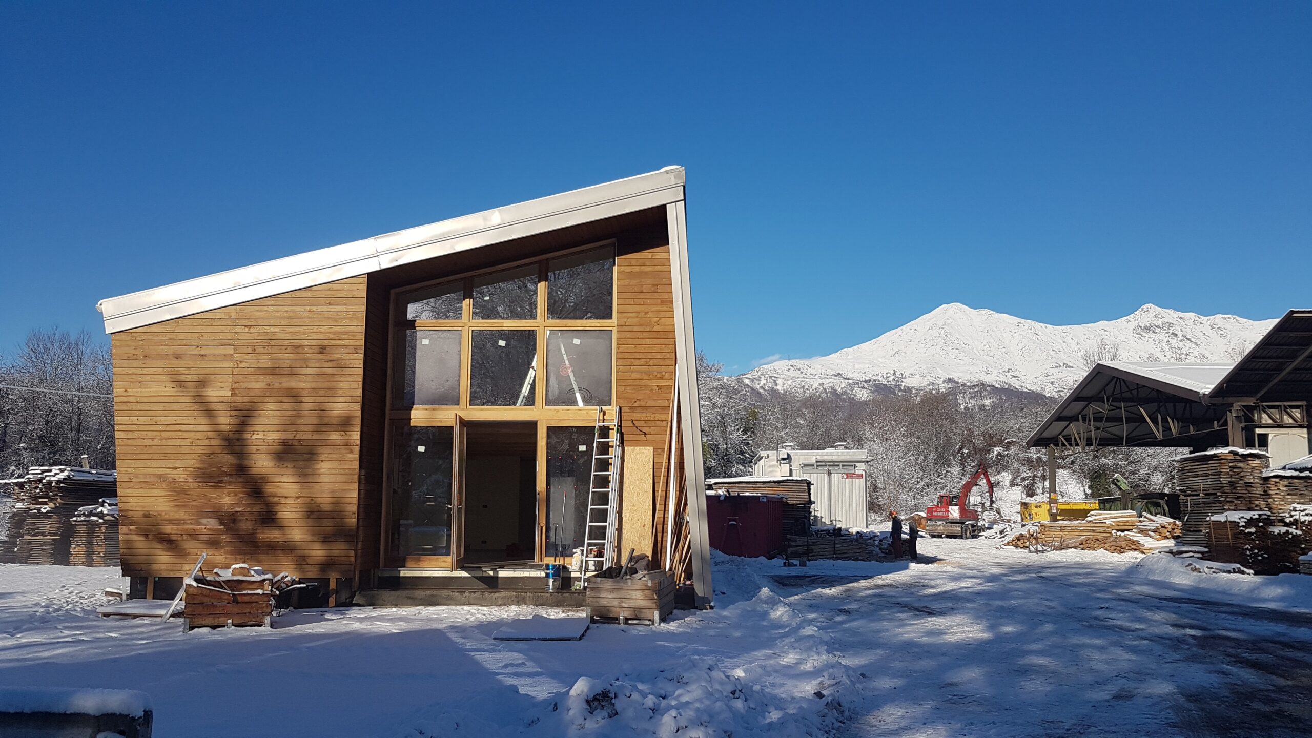 Inaugurato nel 2018 a Castellamonte, in provincia di Torino, il  “Centro di promozione dei prodotti in legno del Canavese” è un esempio virtuoso di utilizzo e valorizzazione della filiera forestale italiana